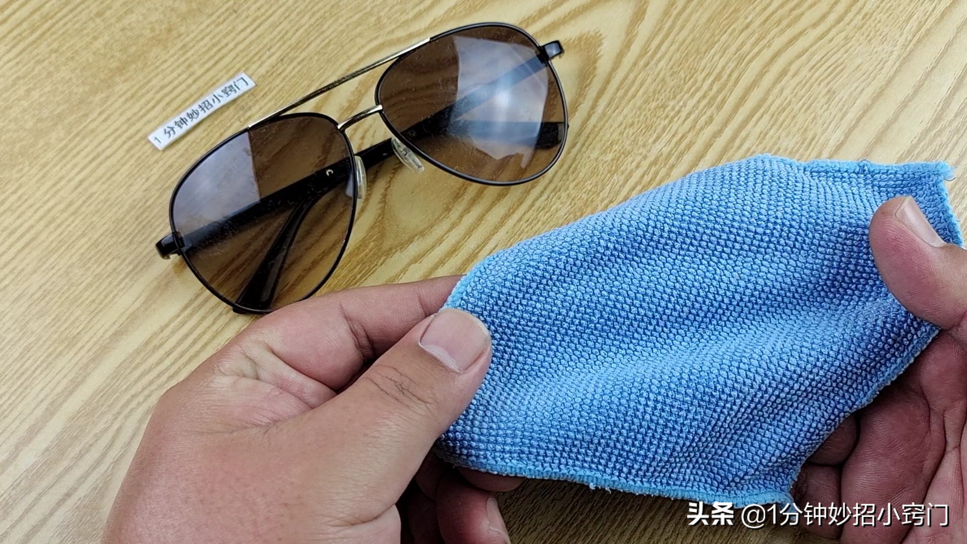 手机屏幕用什么擦后不会有手印,手机屏幕脏了怎么清洁不留指纹