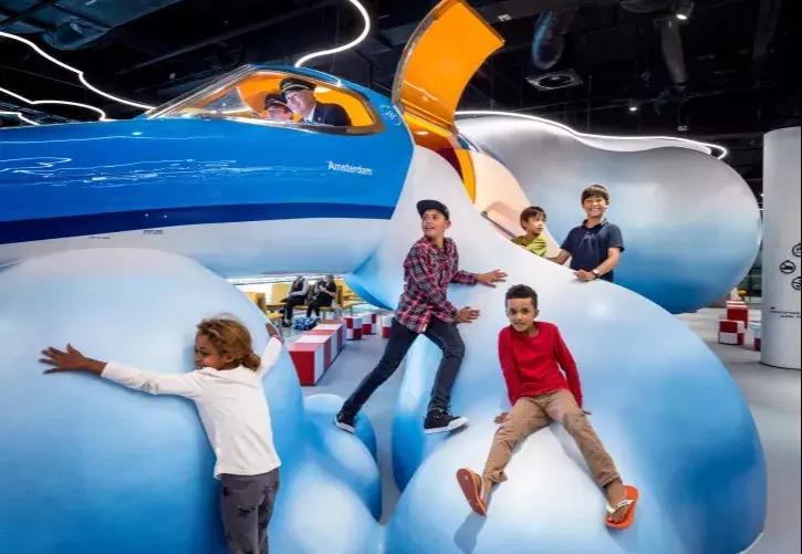 机场里的“十二时辰”，就服史基浦