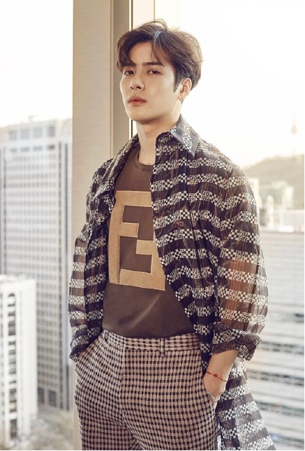 王嘉尔adidas穿搭,王嘉尔mlb老花