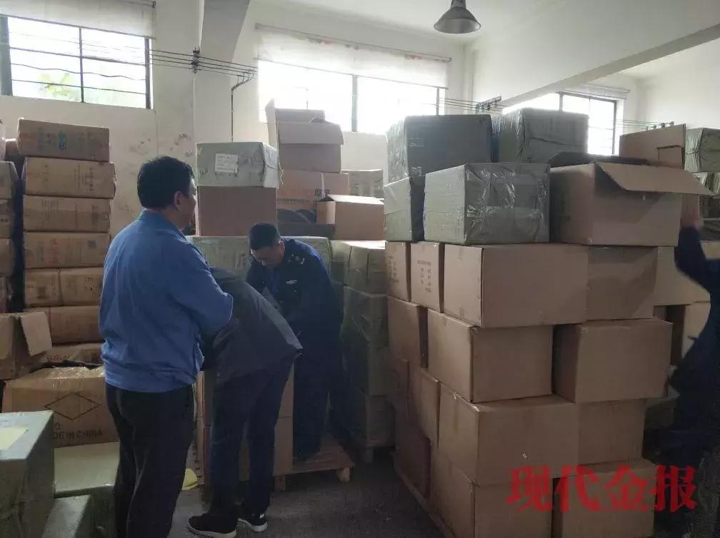 眼线笔成本不到一元,仿冒大牌的眼线笔