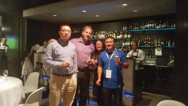 万能张与嬉嬉旅行