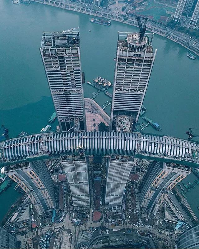 耗资百亿建中国第一高楼,耗资100亿大楼