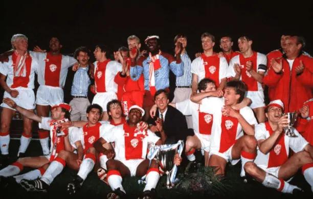 世界三大球王是谁,足坛都有哪些三冠王