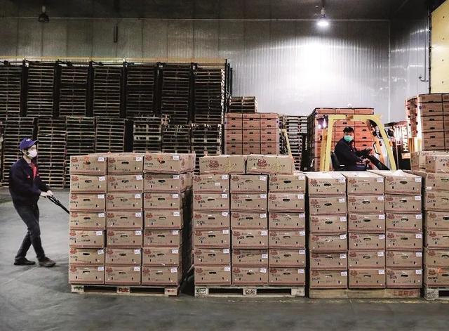 方舱医院抗击疫情实录,疫情下的武汉慢镜头