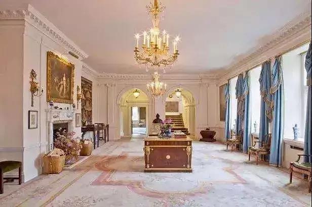 梅西和c罗谁豪宅最好,身价十亿的球星