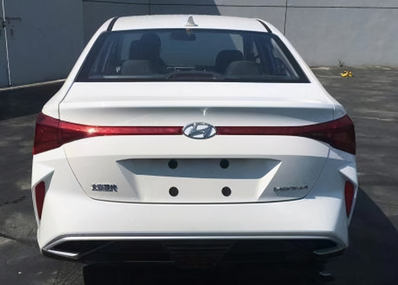 悦纳和帝豪哪个更值得入手,现代悦纳和吉利帝豪哪个值得买