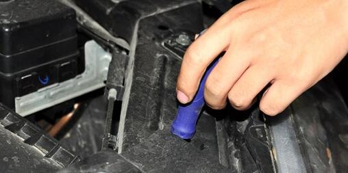 近光灯一高一低怎么调整,大货车解放j6p近光灯太低怎么调