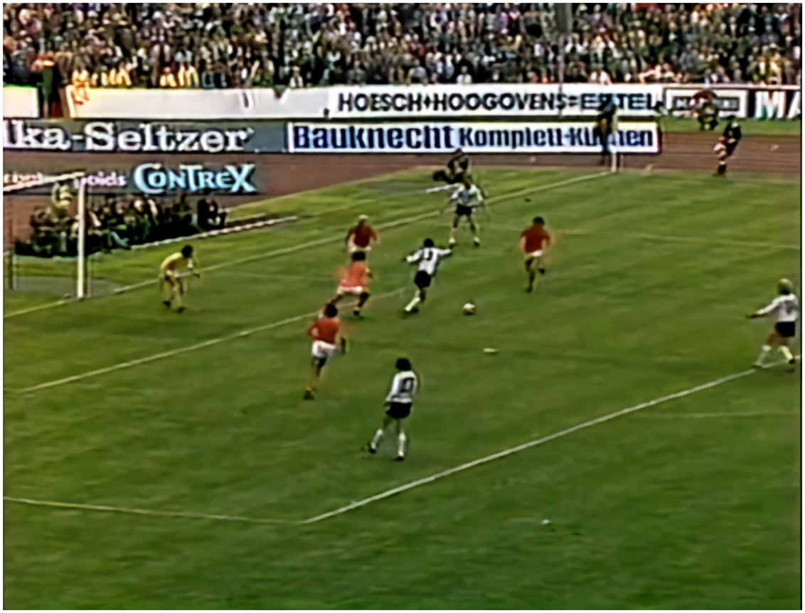 荷兰全攻全守打法是什么阵型,意大利的防守反击荷兰的全攻全守