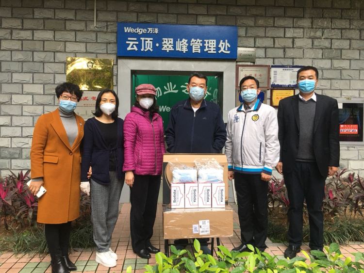 齐心协力抗疫情邻里守望显真情,齐心协力抗疫情志愿服务暖人心