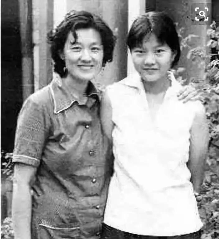 洪晃明星八卦,洪晃的观点