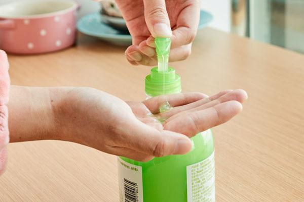 手上起了好多小水泡还痒怎么回事,天气一热手上就起小水泡怎么回事