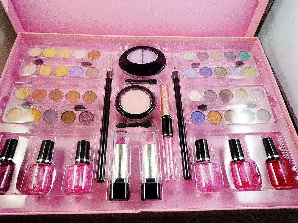 油性皮肤毛孔粗大怎么化妆不卡粉,油性皮肤怎样化妆不卡粉不脱妆