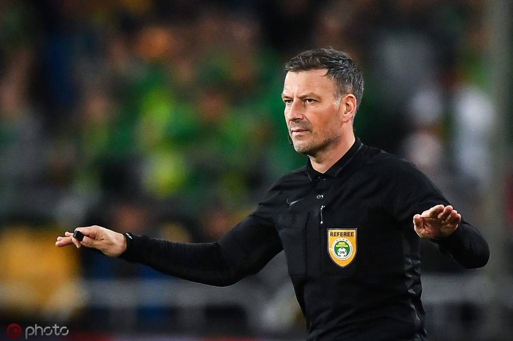 缩小防守面积过程中的手球,主动扩大防守范围手球