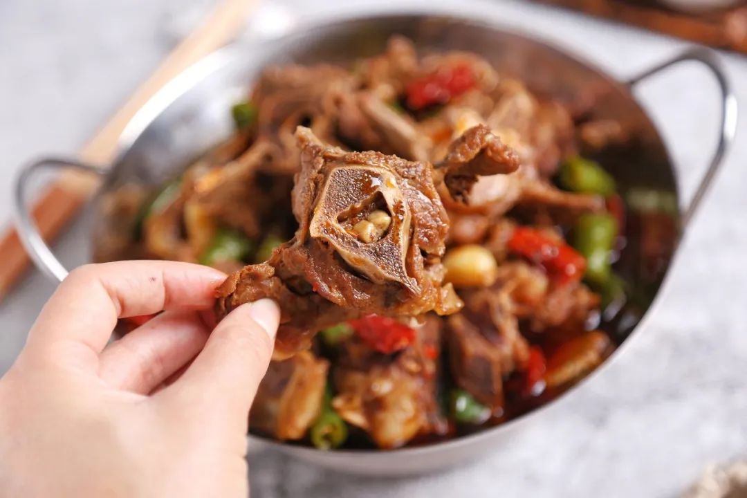 息肉肿瘤病人羊肉能吃吗,患癌症的病人能吃牛羊肉吗