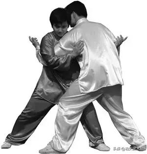 武术中的竞技术「推手」+附练习图