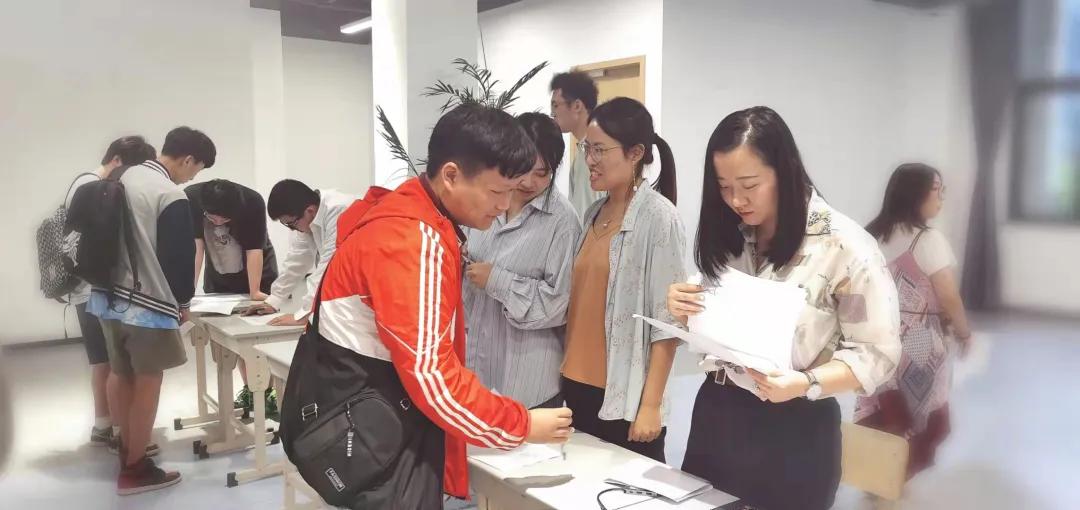上海高藤致远创新学校社团招新现场：有趣的人，终会相遇