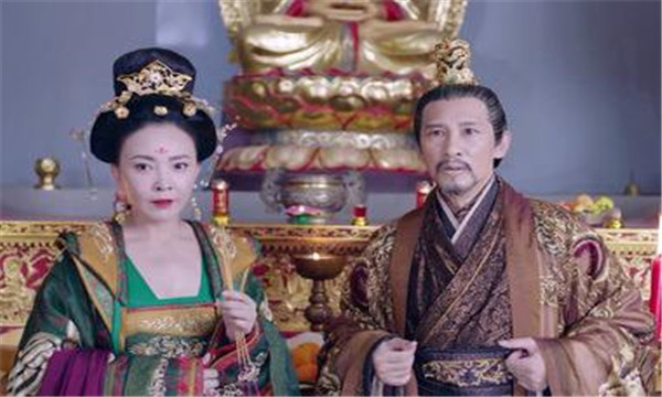 唐玄宗亲自为儿子穿黄袍加尊号，为何还被赶入太极宫孤独愤恨辞世