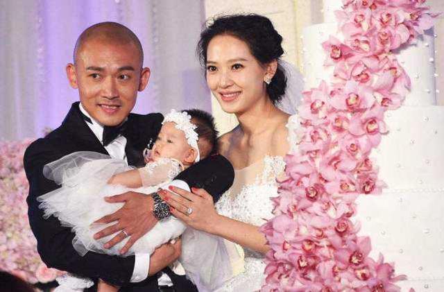 她18岁出道20岁成名却在22岁嫁人,她为了追星考上中戏