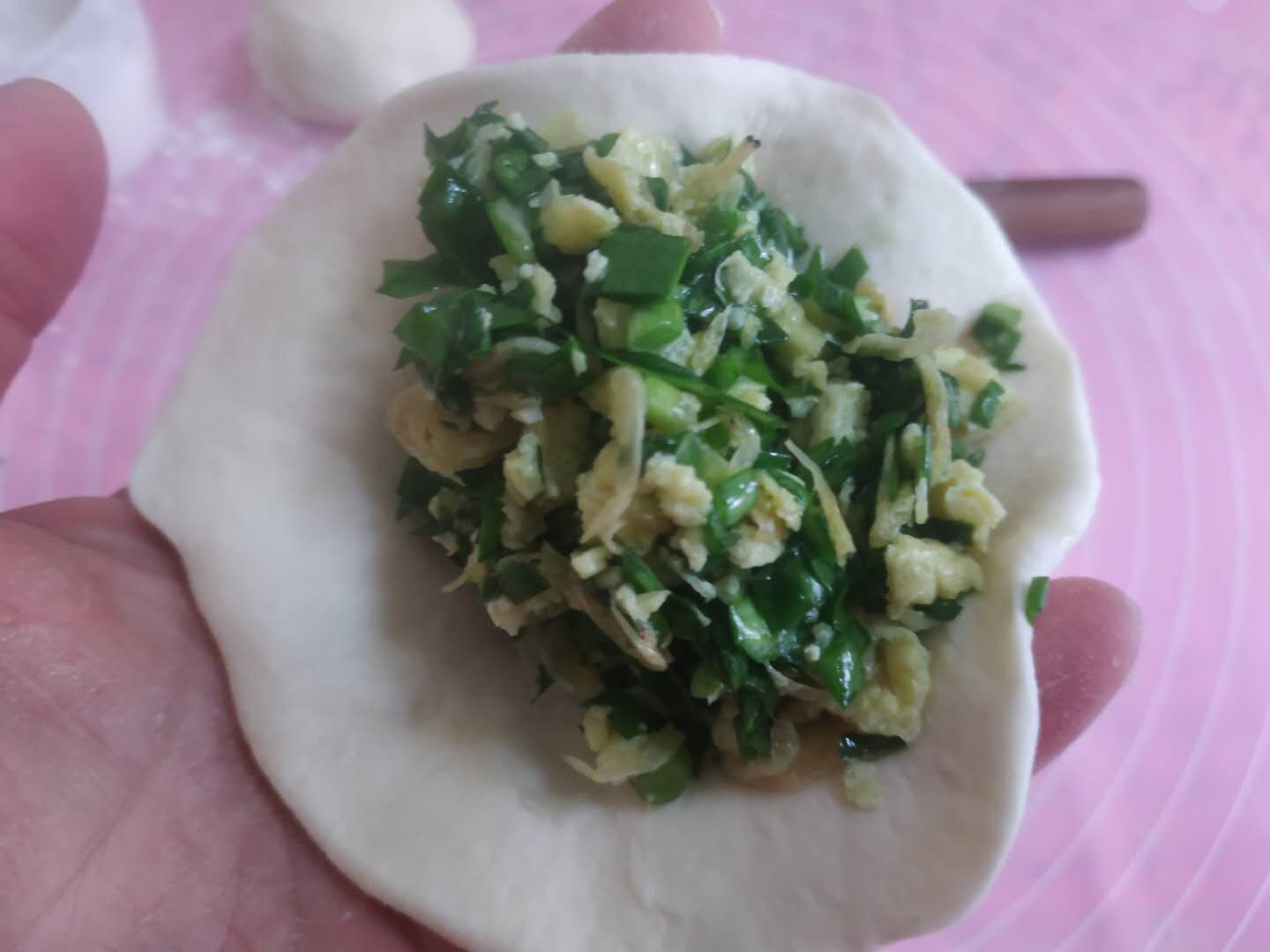 皮薄馅大韭菜粉条半发面包子,韭菜鸡蛋虾皮包子馅的最佳做法