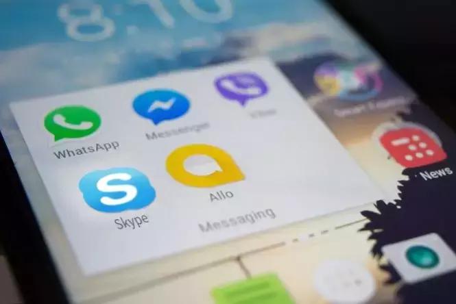 华人在澳洲被辱骂,澳大利亚一群青年当街袭击亚裔