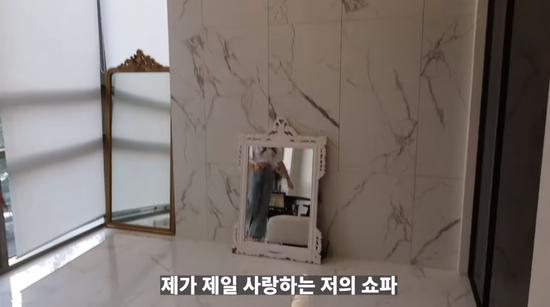 韩国女生独居公寓,韩国美女晒衣服