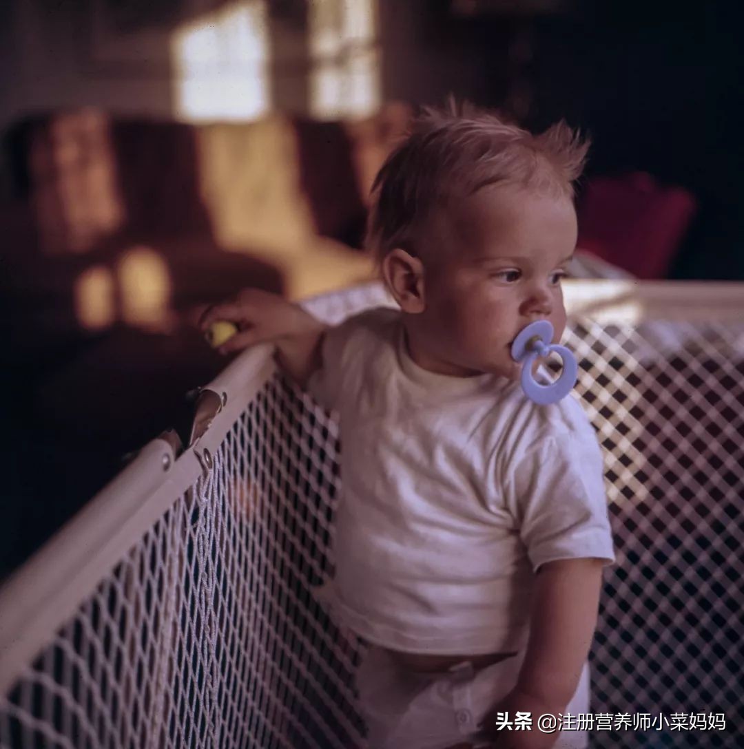 万万没想到，弟弟吃了两年的奶嘴，最后竟然是这样戒掉的
