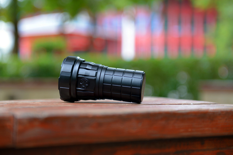 自从拍完这个手电之后，公园里人少了好多