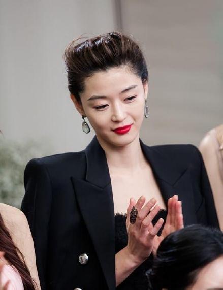 全智贤8年前杂志旧照曝光,全智贤不愧是冻龄辣妈