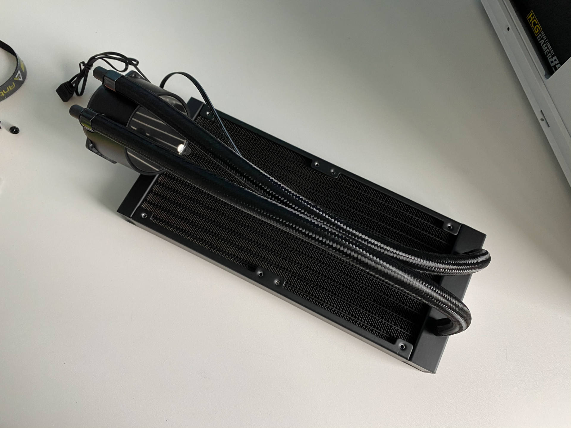 可以装240水冷的小机箱,一般什么配置电脑用水冷机箱