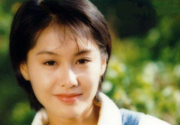 大脸女人剪短发图片,大脸剪什么短发好看图片