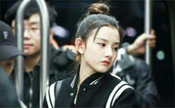 偏娃娃脸的女生长啥样,有什么特征的女生长大特别漂亮