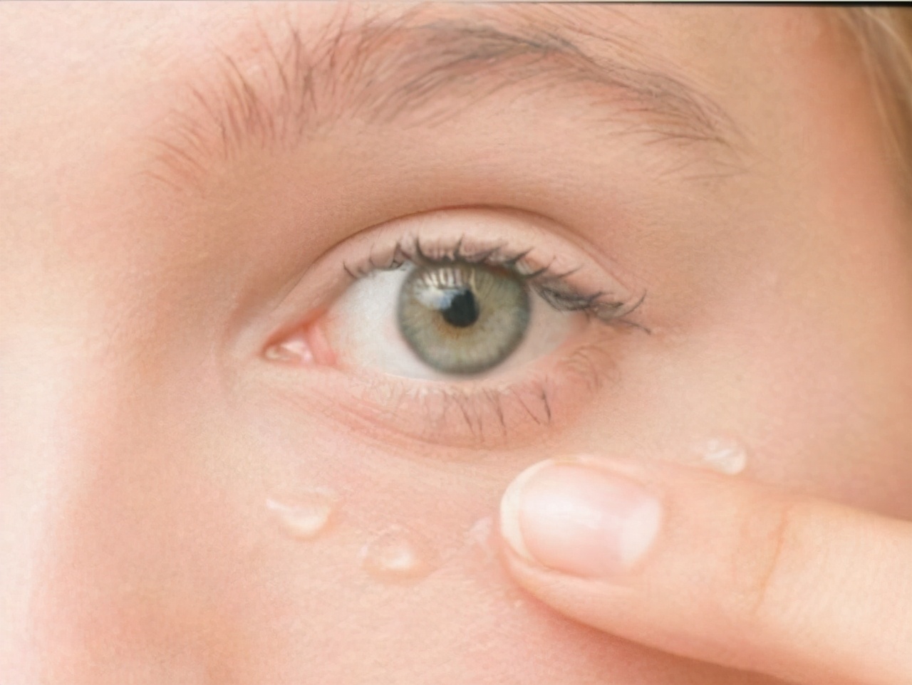 什么牌子的眼霜最好用最有效,平价眼霜排名十大公认好用的眼霜