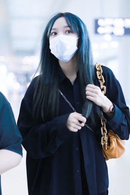 程潇包春卷,程潇背的包