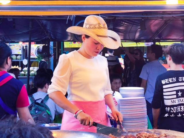 泰国清迈小吃一条街,泰国清迈古城美食