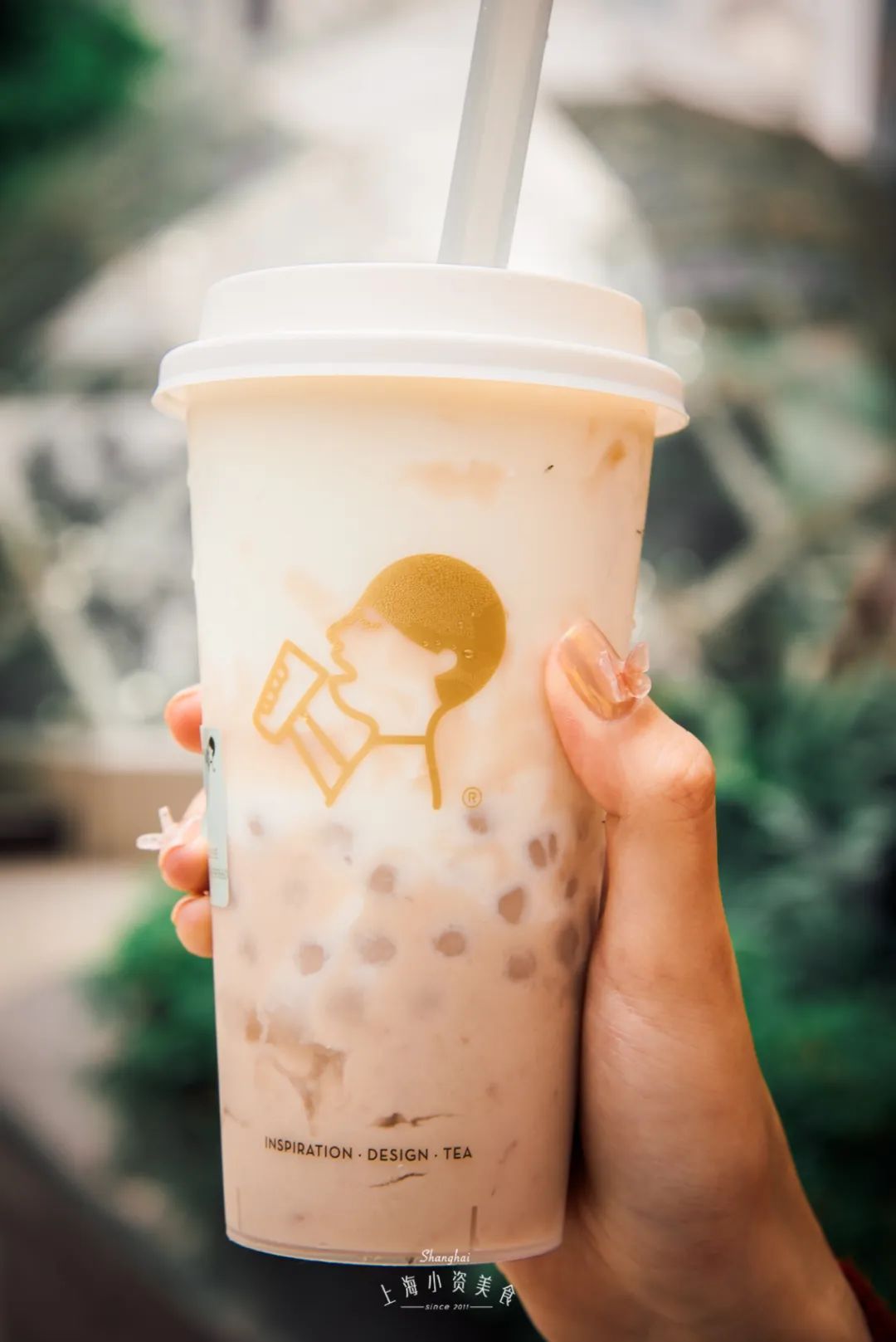 网红饮料喝起来,中药奶茶网红饮品