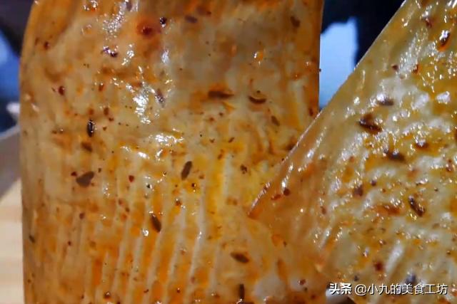 如何做辣条又干净又好吃教程,在家怎么做辣条吃的香脆