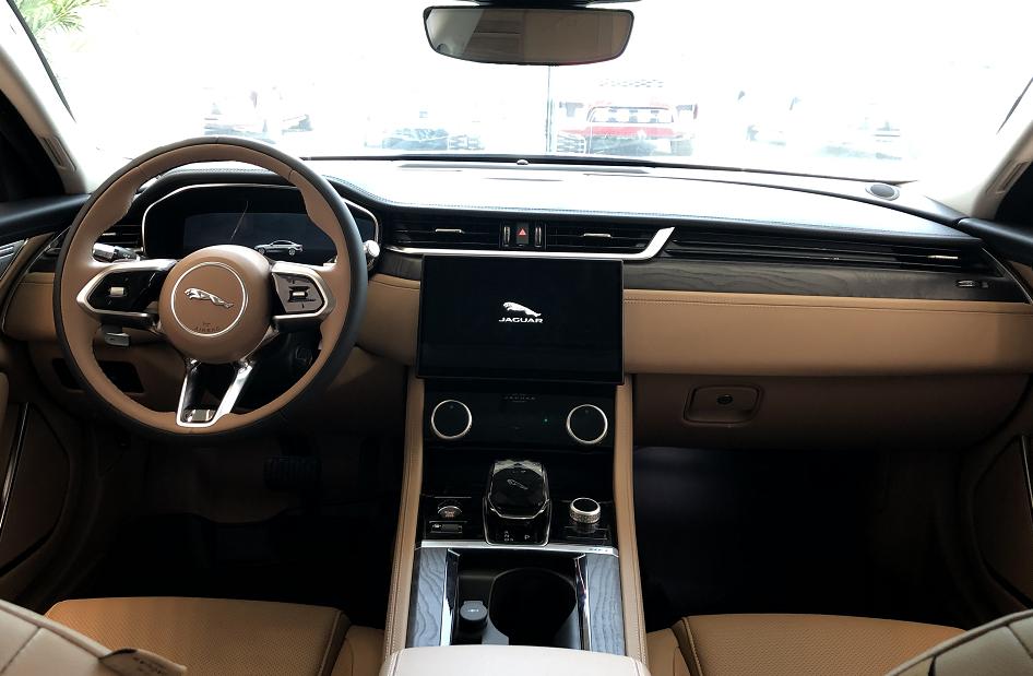 谁说捷豹不如BBA？试驾新款捷豹XFL：隔音夸张，底盘质感棒