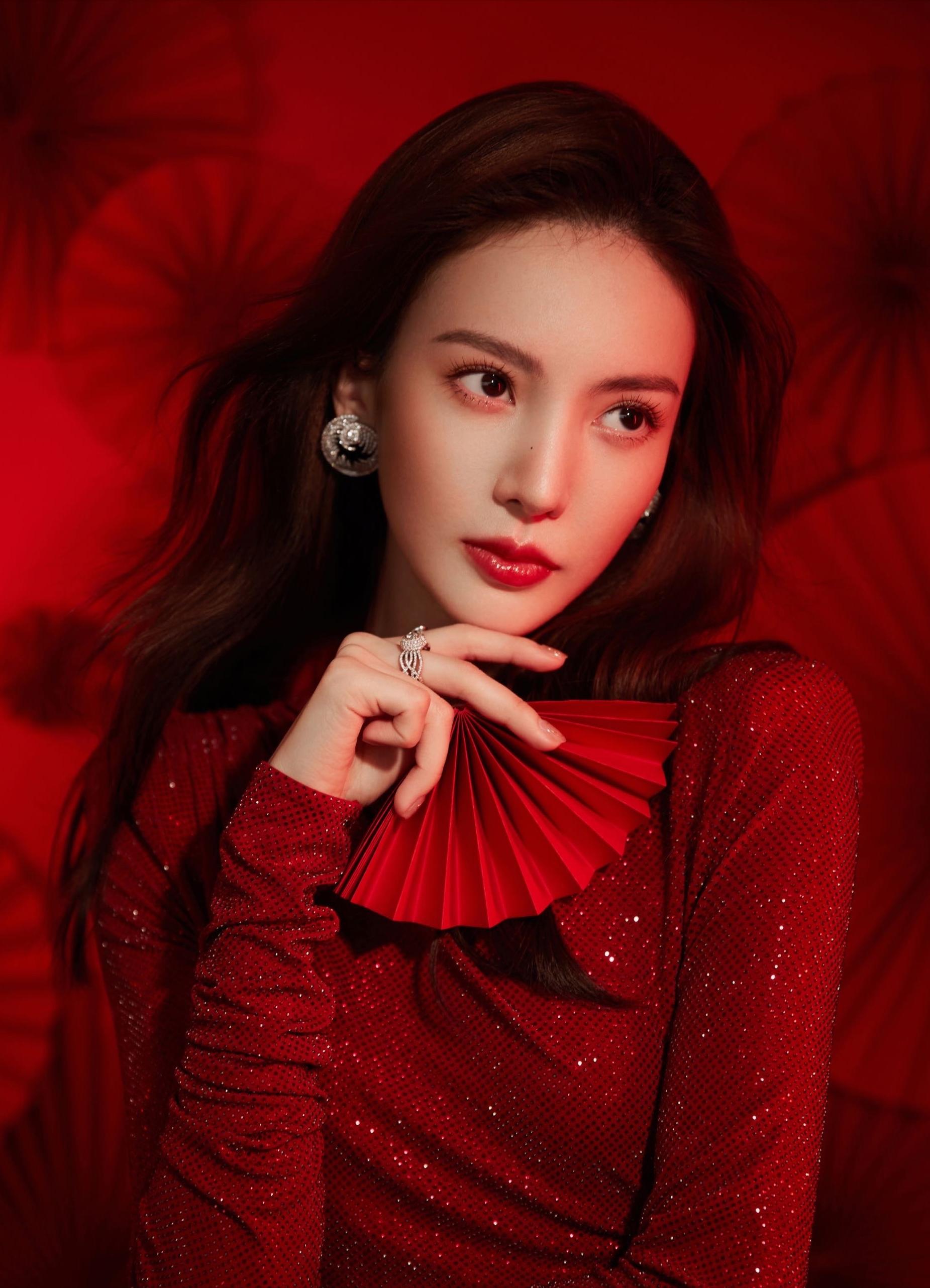 春晚明星戴的首饰,春晚明星戴的珠宝叫什么