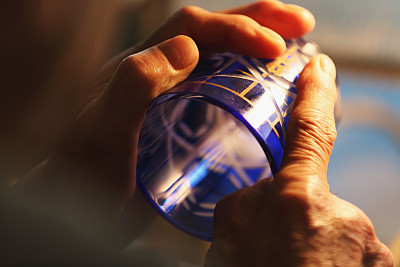 工艺玻璃加工设备视频,低反射玻璃加工工艺