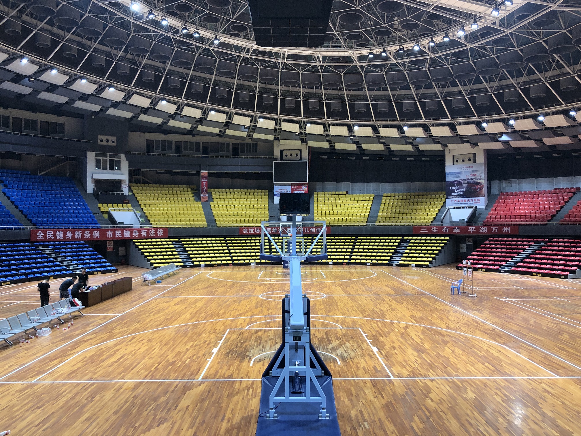 国足集训名单和之前的变化,国足场地灯光