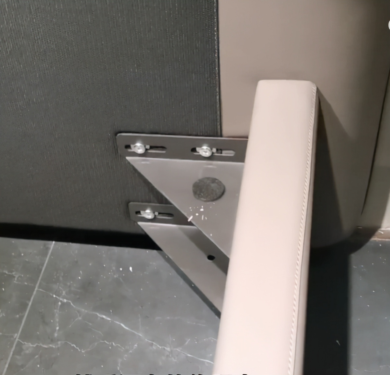 幸福软床头，为你造一个好梦空间，带你走进软包床的安装全过程