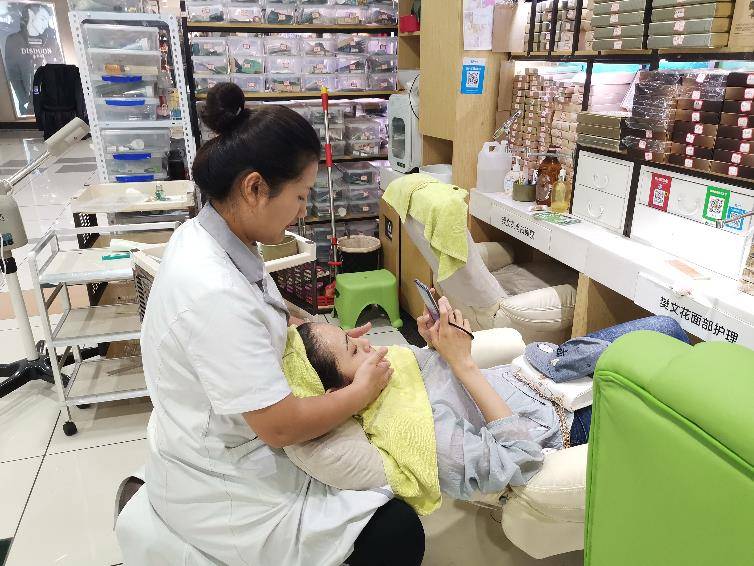 颜值经济美容,颜值经济时代美貌就是资本