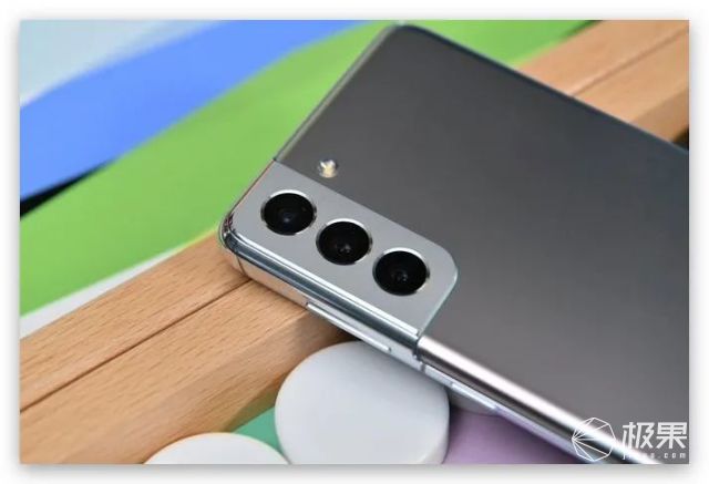 三星S21系列来了！屏幕缩水+塑料后壳，还学苹果环保