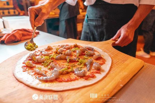昆明这家开在76年前电影院的餐吧，手工披萨被写进国外旅游攻略