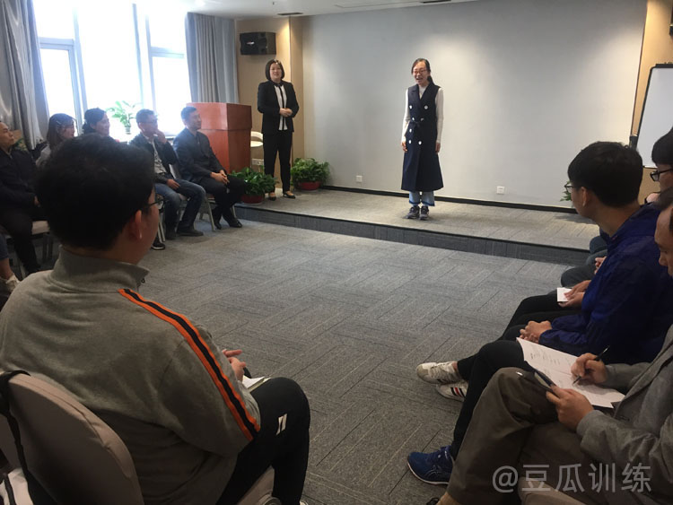 不愿意与人沟通交流怎么办,怎样提高与人交流的能力