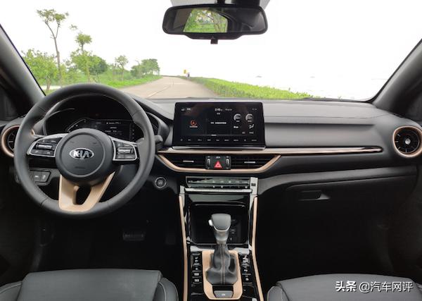 起亚k3自适应巡航系统试驾,配置高舒适度好几款车
