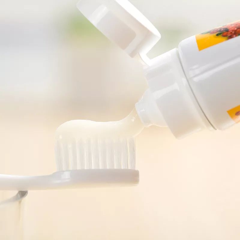 宝宝刷牙应该怎么选牙刷和牙膏,宝宝多大开始需要用牙膏刷牙