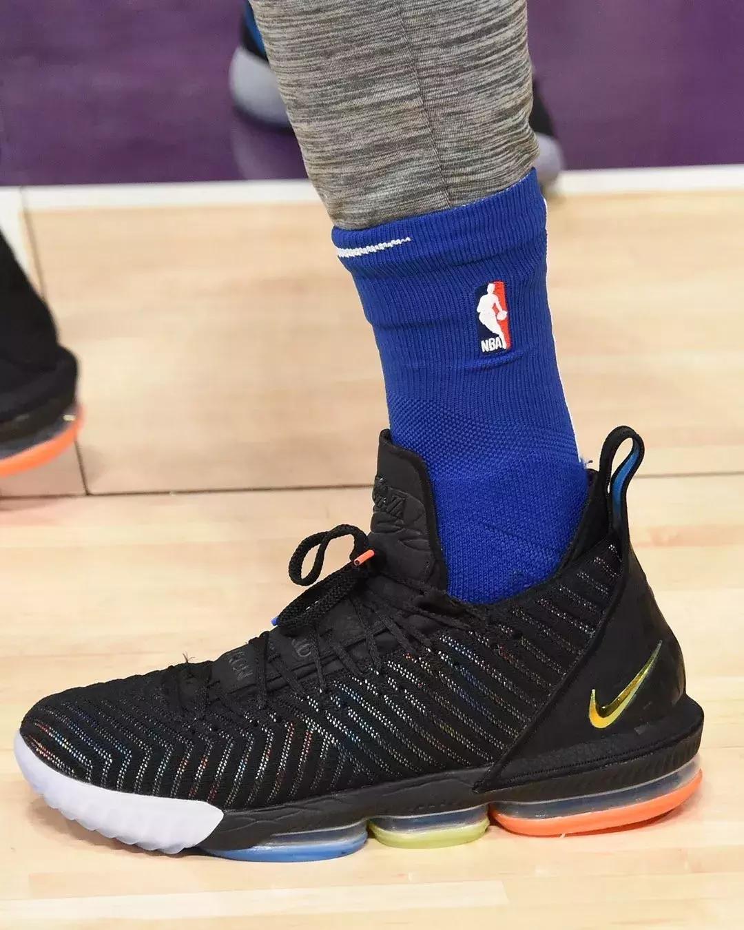 nba季后赛塔克上脚,nba今日上脚球鞋西蒙斯