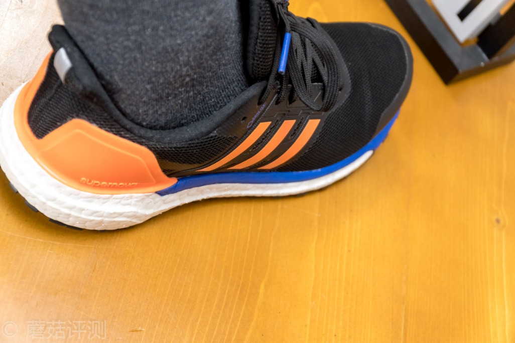 阿迪ultraboost22黑蓝,阿迪supernova和ultraboost