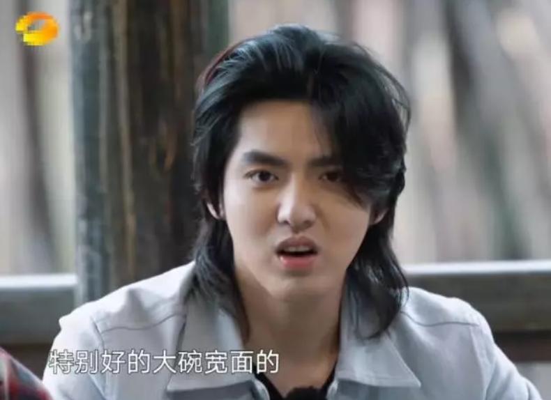 妈妈报警、六六道歉、资本弃子,到底谁令吴亦凡一步步跌落神坛?